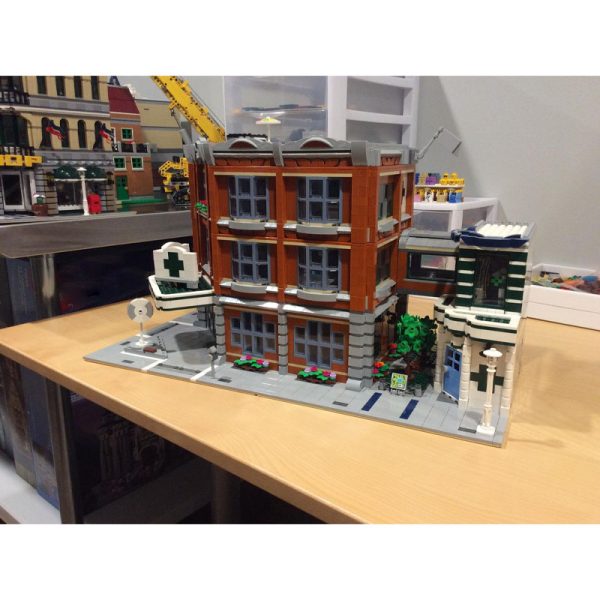 City Street View HOSPITAL & Corner Garage Building Block Set - Image 4