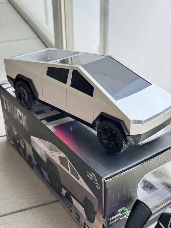 RC Car Tesla Pickup Model - Image 3